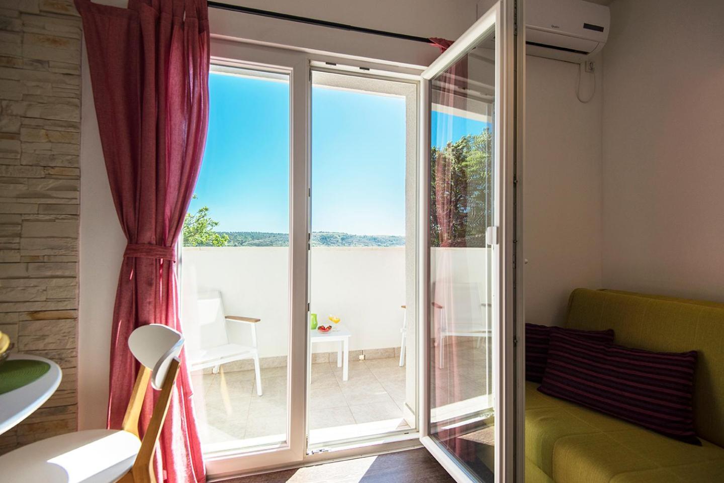 Apartments Cape Deluxe รทินา ภายนอก รูปภาพ