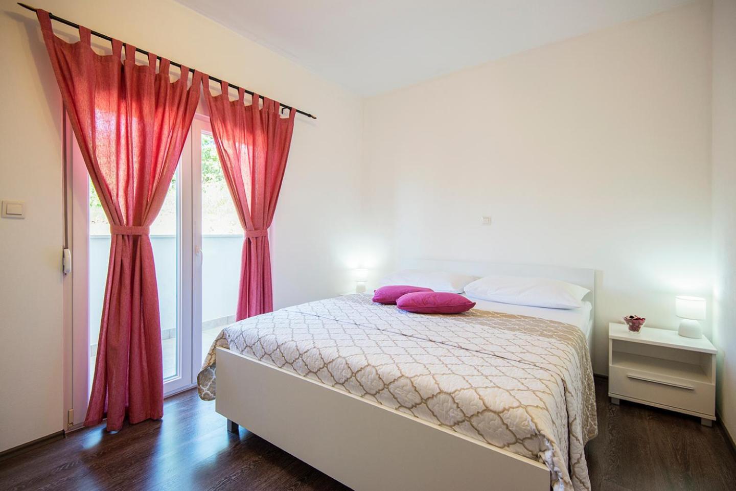 Apartments Cape Deluxe รทินา ภายนอก รูปภาพ