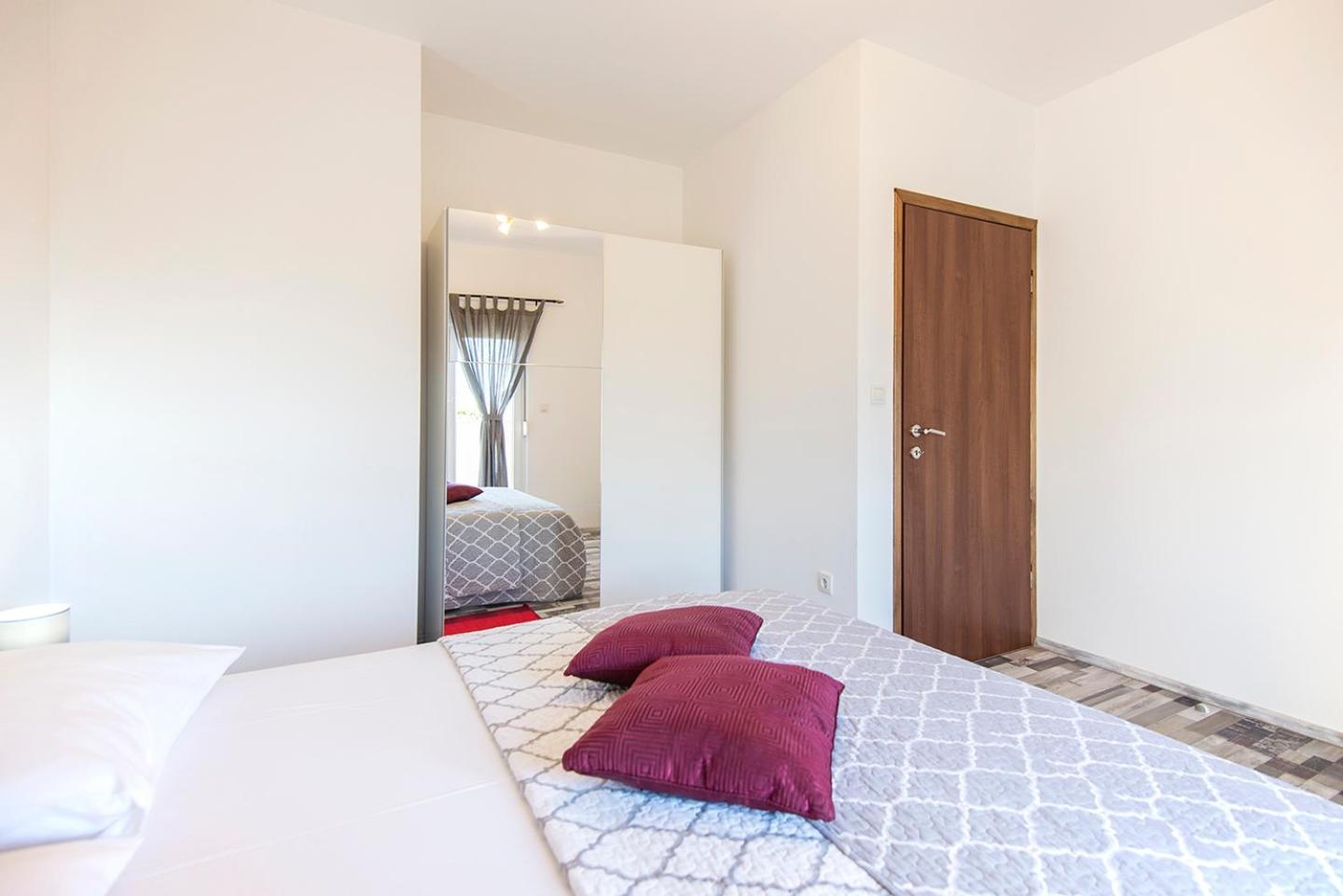 Apartments Cape Deluxe รทินา ภายนอก รูปภาพ