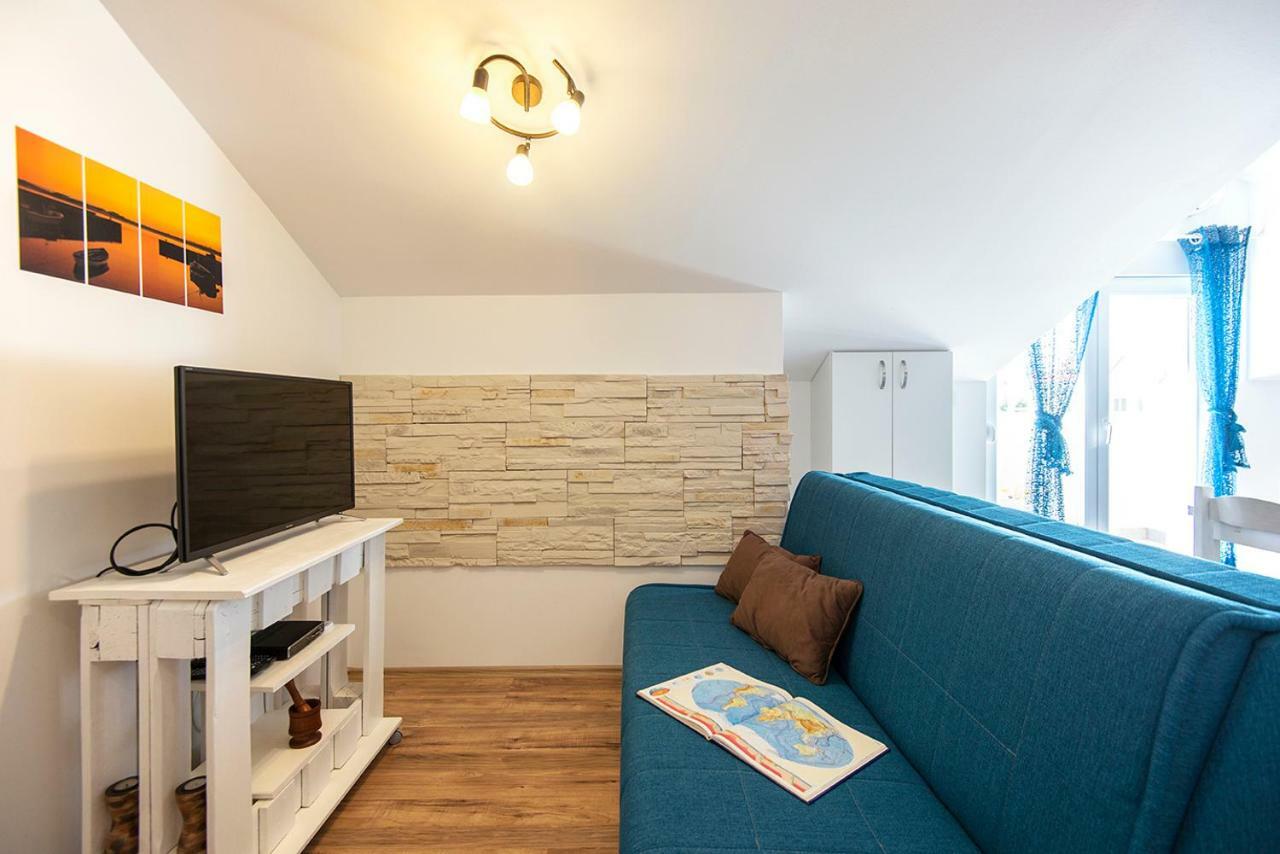 Apartments Cape Deluxe รทินา ภายนอก รูปภาพ